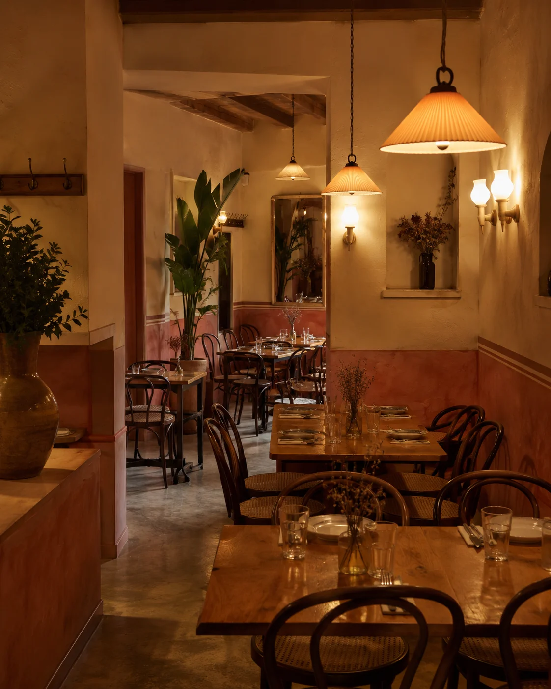 Interior del restaurante La Choza en la Gran Via de les Corts Catalanes, Barcelona